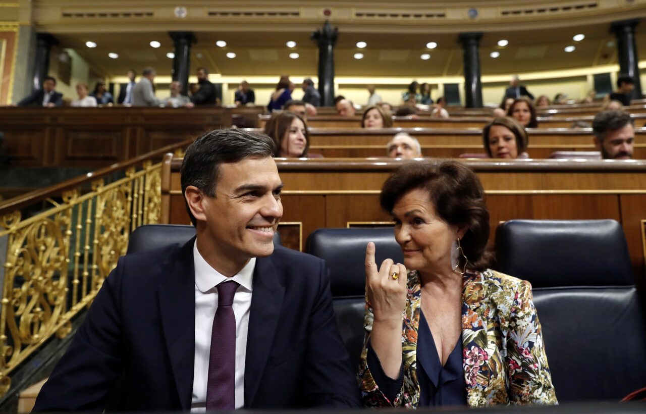 Pedro Sánchez y Carmen Calvo en una imagen de archivo. |  EFE