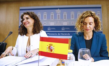 Montero y Batet tras el CPFF |  EFE