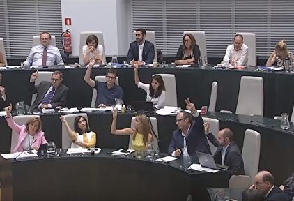 El PSOE, votando en contra de rechazar la cesión del local | YouTube