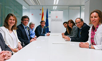 Carles Puigdemont y Quim Torra con exconsejeros y consejeros de la Generalidad de Cataluña. |  EFE 