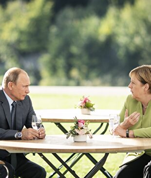 La canciller alemana, Angela Merkel, y presidente ruso, Vladimir Putin, en una imagen de archivo. | EFE