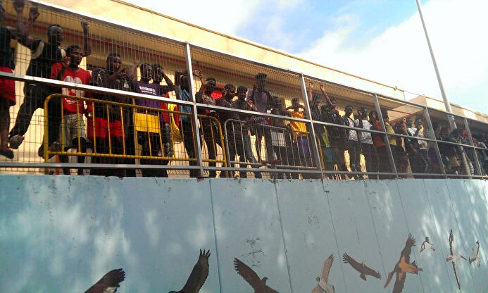 Inmigrantes en el CETI de Ceuta | EFE