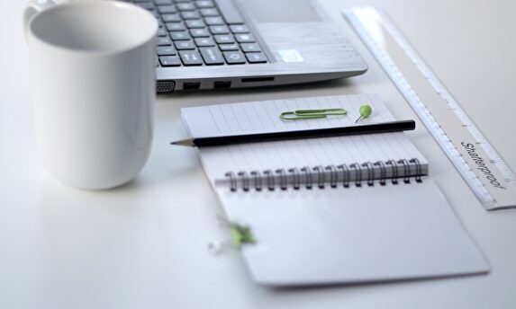 Las pymes pagan por cada uno de sus empleados 1.692 euros más al año que en 2009