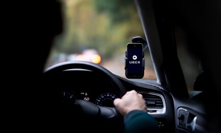 Un conductor de Uber |  Alamy