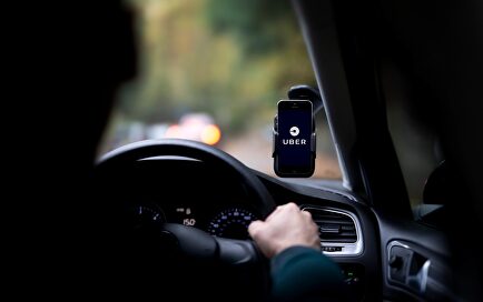 Un conductor de Uber |  Alamy