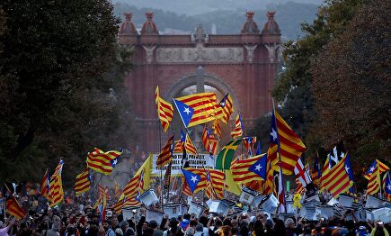 Manifestación independentista en el primer aniversario del 1-O |  EFE