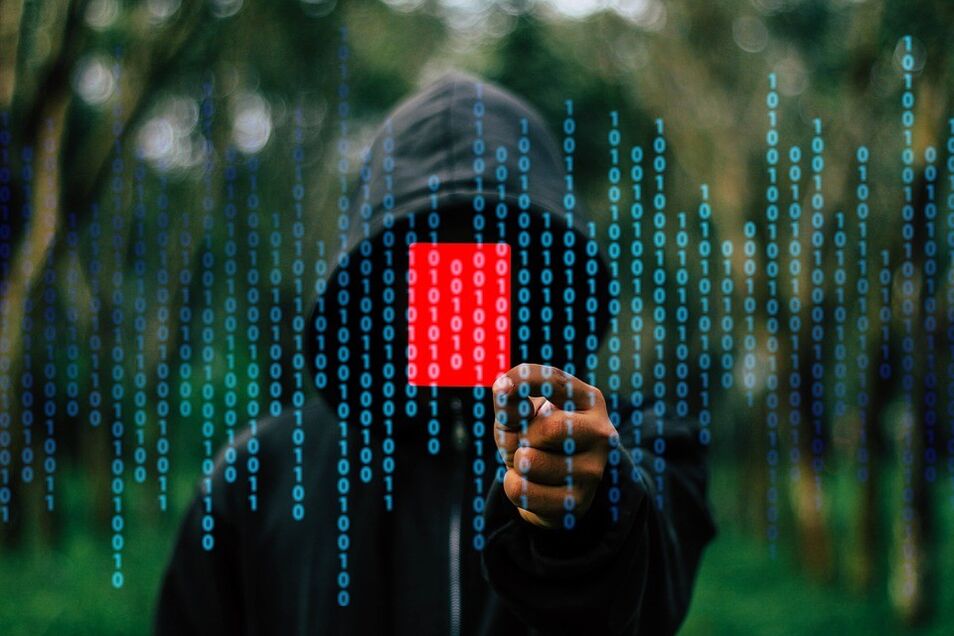 CONSIDERACIONES SOBRE LOS VIRUS INFORMATICOS Virus-hacker-pixabay