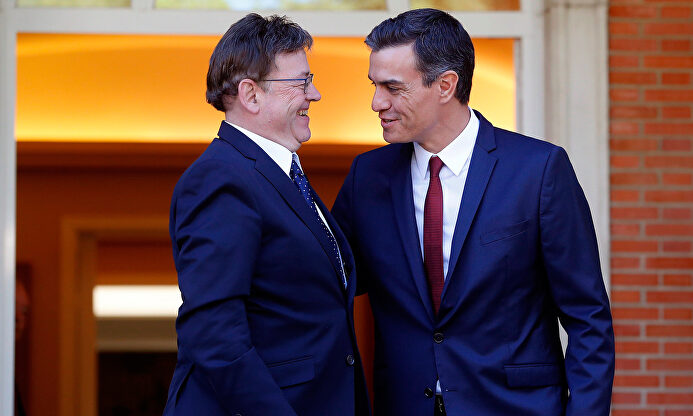 Ximo Puig y Pedro Sánchez a la entrada de Moncloa. |  EFE