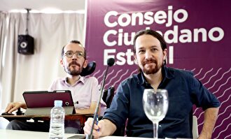 Pablo Iglesias y Pablo Echenique. | EFE