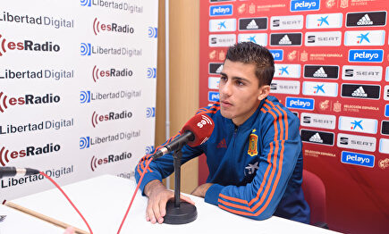 Rodrigo Hernández, durante una entrevista en esRadio. |  David Alonso