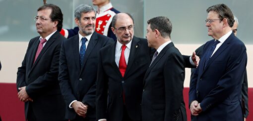 Vara, Lambán, Page y Puig en el desfile del 12 de octubre. | EFE