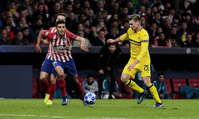 Rodrigo (i), en un partido con el Atlético de Madrid. |  Archivo