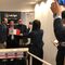 Presentación en Tokio de `Luka Modric, el hijo de la guerra´Un aficionado japonés (centro) se fotografía con José Manuel Puertas (izquierda) y Vicente Azpitarte tras adquirir los ejemplares español y japonés de la obra.