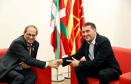 Torra en un reunión con Otegi |  EFE