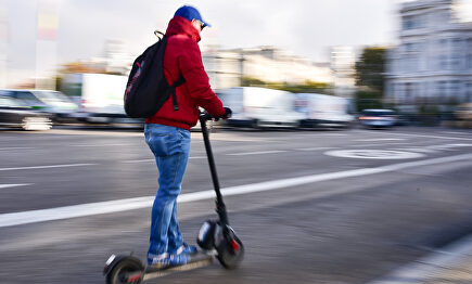 Usuario en patinete eléctrico |  David Alonso Rincón
