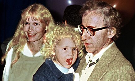 Woody Allen, con Mia Farrow y su hijo Dylan. | Cordon Press