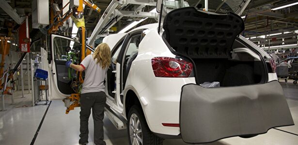 Una fábrica de coches |  Europa Press