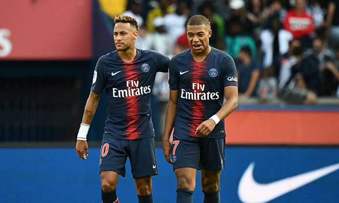 Neymar junto a Mbappé en un partido del PSG. |  Archivo