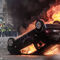 Un coche permanece volcado y en llamas durante la la manifestación más violenta de "los chalecos amarillos" en París.