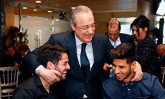 Florentino Pérez junto a Isco y Asensio. |  EFE