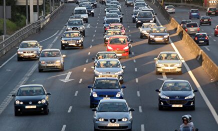 La DGT endurecerá las multas en carretera con tecnología punta | EP