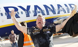 Ryanair lanza la oferta 'Compra un vuelo y llévate otro gratis'  | Europa Press
