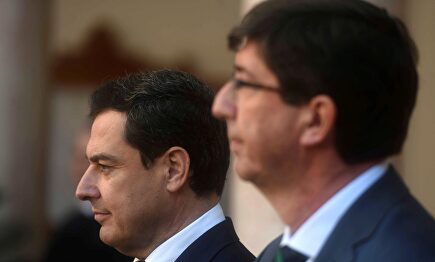 El presidente de la Junta de Andalucía, Juanma Moreno y el vicepresidente, Juan Marín, en su comparecencia tras la primera reunión del Consejo de Gobierno. | EFE