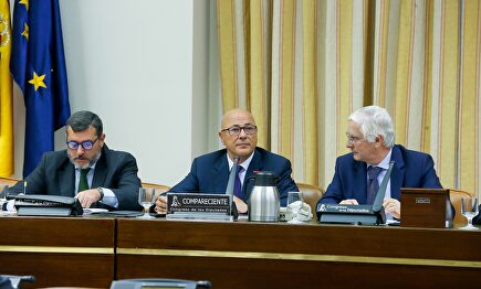 Angel Olivares, en el centro de la imagen | Flickr-Defensa