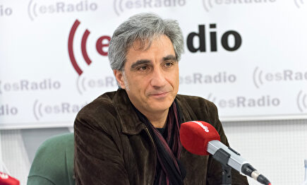El escritor Iván Vélez, en una visita a esRadio | David Alonso Rincón