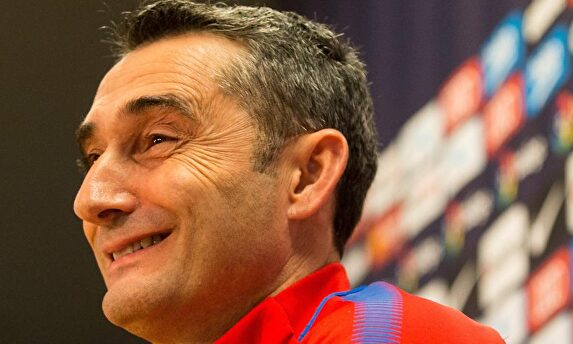 Valverde sonríe en rueda de prensa. |  EFE