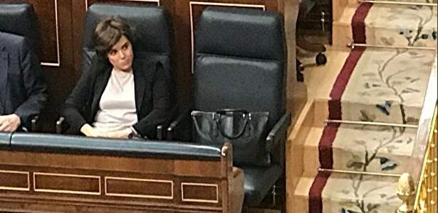 Soraya Sáenz de Santamaría y su bolso |  EFE