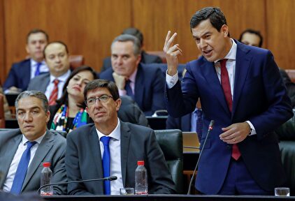 Moreno y Marín, ayer en el Parlamento de Andalucía. | EFE