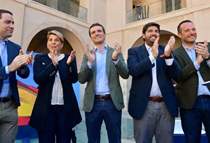 Casado, junto a López Miras, García Egea y otros altos cargos del PP, en Cartagena. |  David Mudarra.