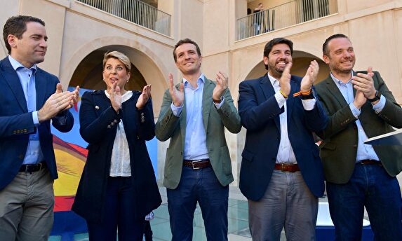 Casado, junto a López Miras, García Egea y otros altos cargos del PP, en Cartagena. |  David Mudarra.