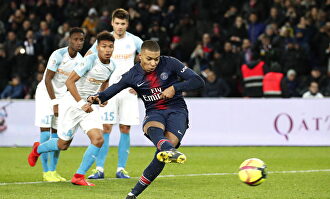 Mbappé tiene clase dentro y fuera de los terrenos de juego |  EFE