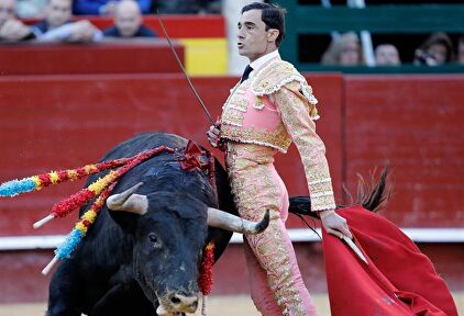 Paco Ureña en su regreso a los ruedos en Valencia tras perder el ojo izquierdo. |  EFE