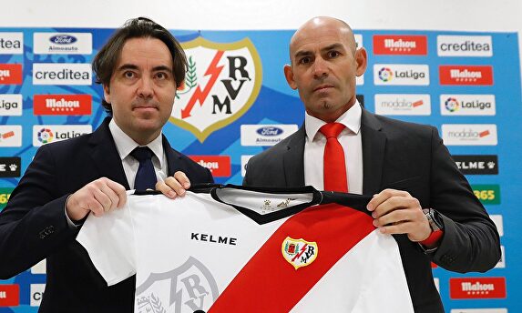 Paco Jémez, junto a Martín Presa en su presentación con el Rayo Vallecano. | EFE