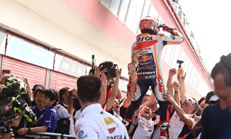Marc Marquez celebra su primera victoria de la temporada en el Gran Premio de Argentina. |  EFE