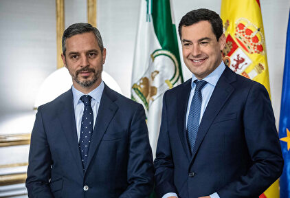 El consejero de Hacienda, Juan Bravo, junto al presidente Juan Manuel Moreno |  Junta de Andalucía