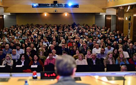 Espectacular acogida a 'Es la Mañana de Federico' en Valencia
