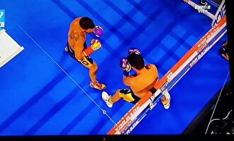 El bestial KO del mejor boxeador del planeta a su rival en cámara lenta