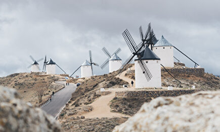 Una ruta por La Mancha más esencial: vino, queso y paisajes de cuento