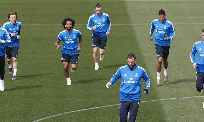 Varios jugadores se encuentran en la rampa de salida tras las últimas llegadas. |  EFE