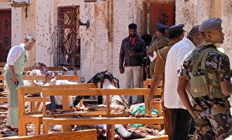 La policía investiga la iglesia de San Sebastián donde han muerto más de un centenar de personas. |  EFE