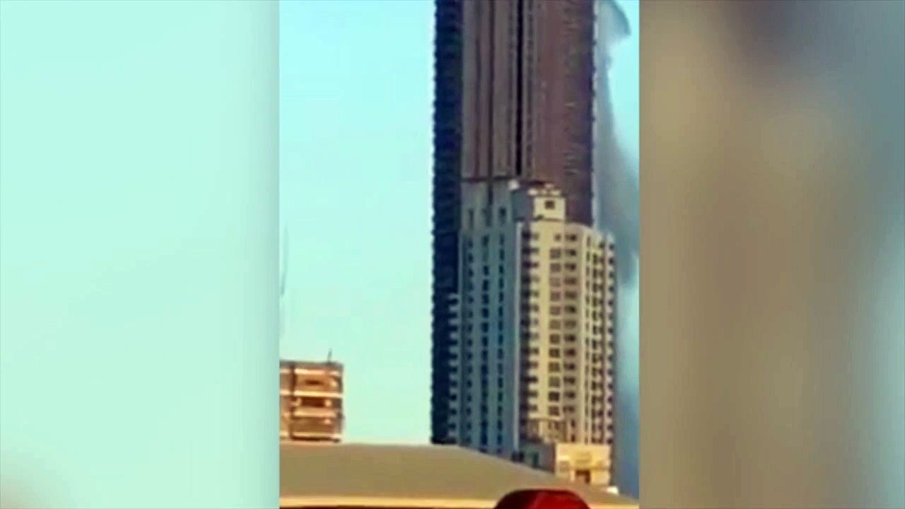 Un terremoto hace tambalear un rascacielos y resquebraja la piscina de su azotea