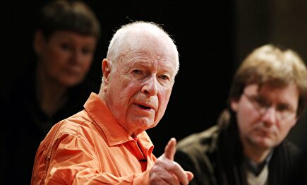 El dramaturgo Peter Brook, durante una clase magistral. |  Cordon Press