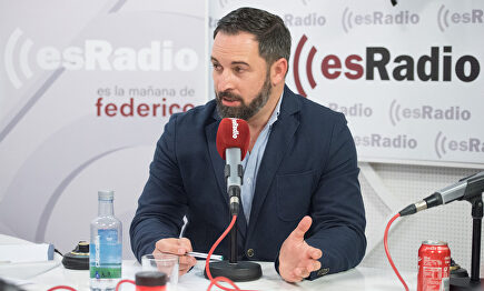 Santiago Abascal en el estudio de esRadio en una imagen de archivo. |  David Alonso Rincón