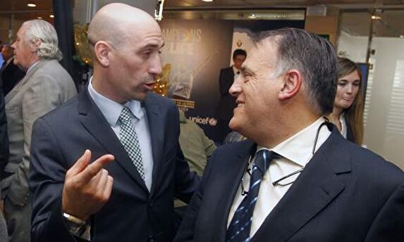 Luis Rubiales y Javier Tebas, presidentes de RFEF y Liga, respectivamente. |  EFE