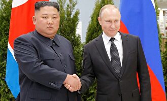 Kim Jong-un y Vladimir Putin en su reunión en Vladivostok. |  EFE