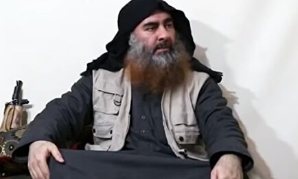 Abu Bakr al Bagdadi, en un fragmento del vídeo. |  Imagen TV
